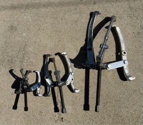 Gear pullers