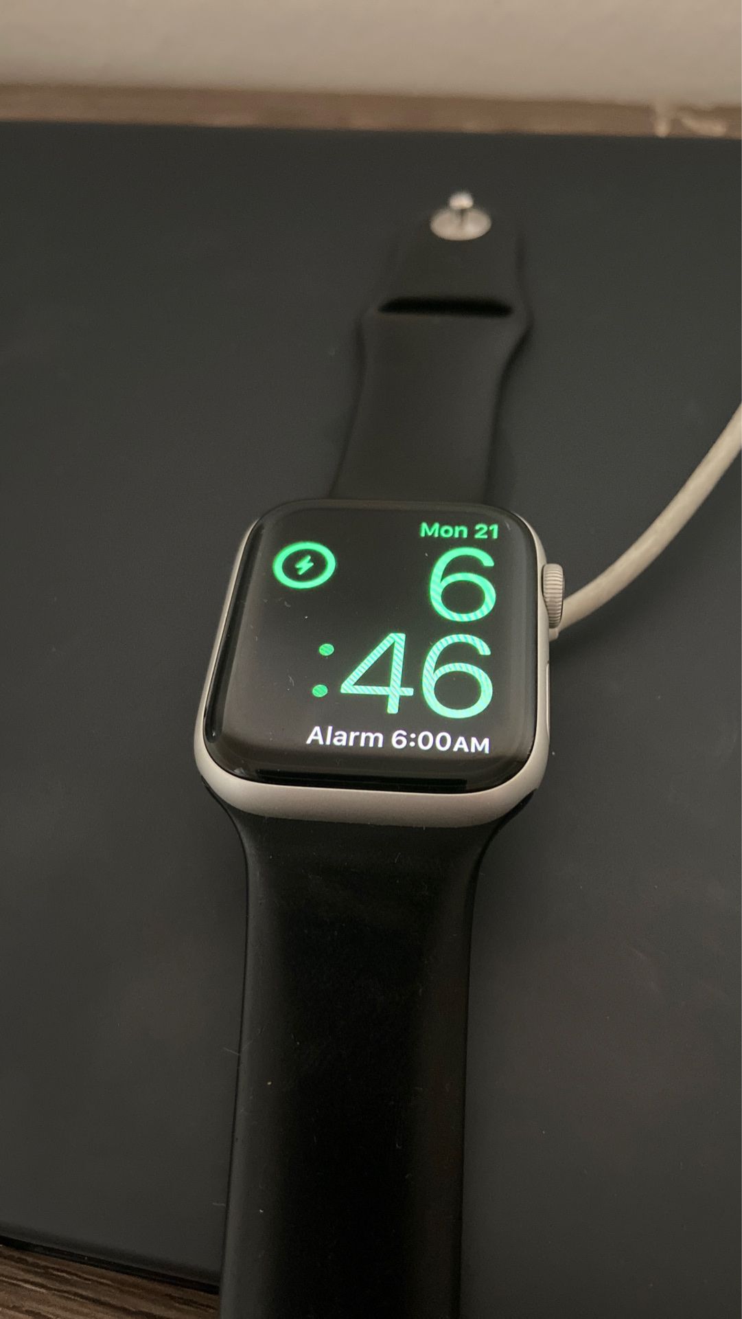 Apple Watch series 4 44mm GPS only like new
