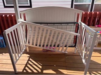 White crib