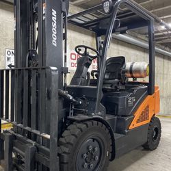 NEW! Dooosan forklift for sale, 5500 lb capacity 