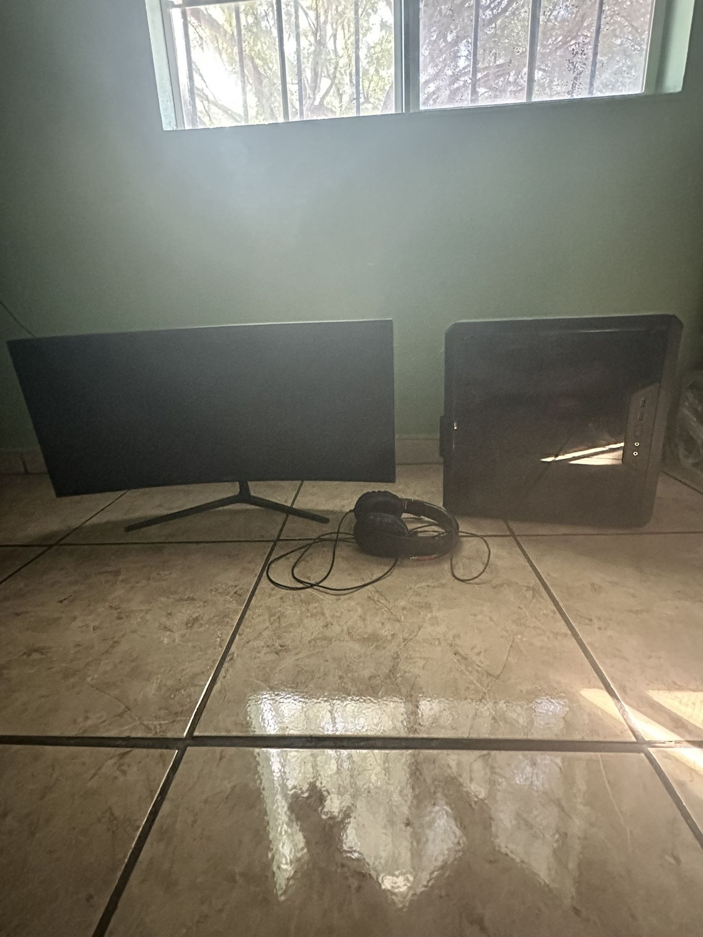 Monitor/pc Case/headsets