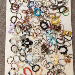 150 stretch bracelets beed stones glass crafting 100+ Earrings Singles + More