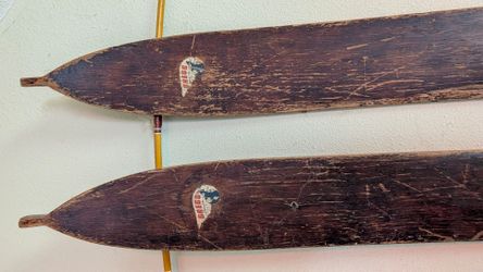 Vintage Gregg Downhill Skiis