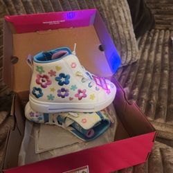 Size 9T Girl's Twinkle Toes Light-up Shoes
