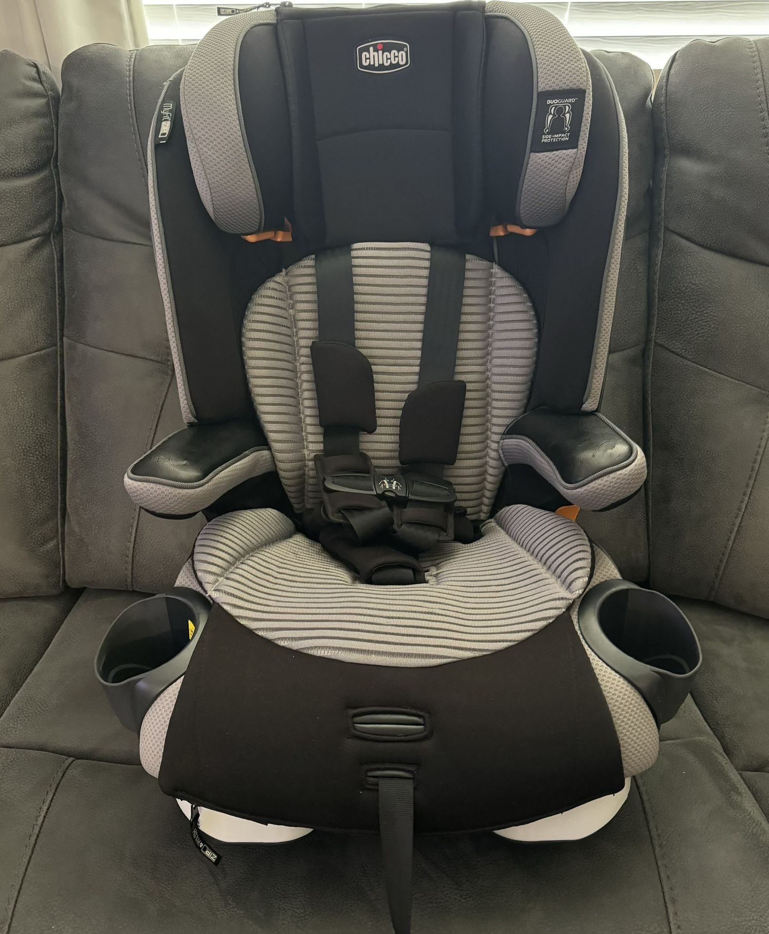 LIKE NEW‼️ CHICCO MYFIT ZIP AIR HARNESS BOOSTER • CAR SEAT