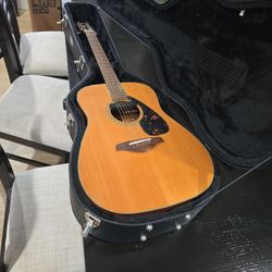 Yamaha FG700S Guitar with Hard Case