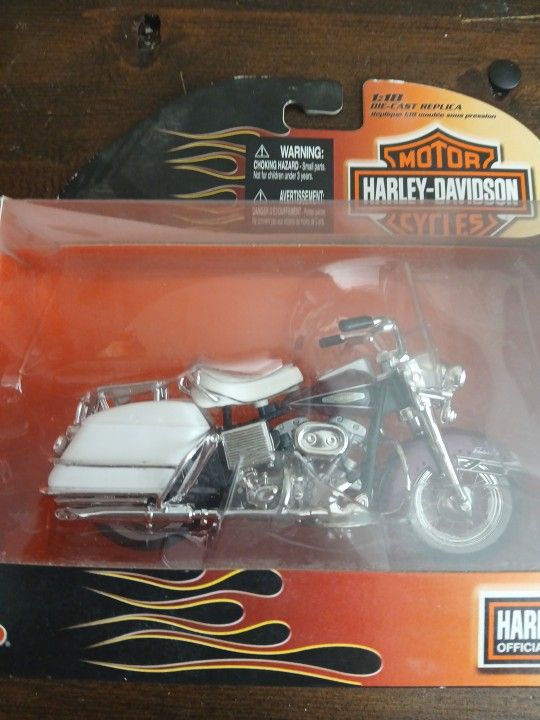 Harley Davidson 2006 Die-Cast Replica 1:18 Series 1968 FLH Electra Glide