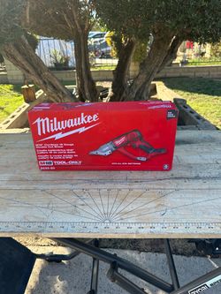 Milwaukee M18 18 Gauge Double Cut Shear