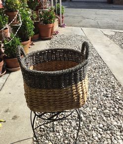 Home interiors decoration. Canasta multiusos