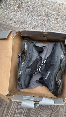 Balenciagas triple S, triple black, size 42
