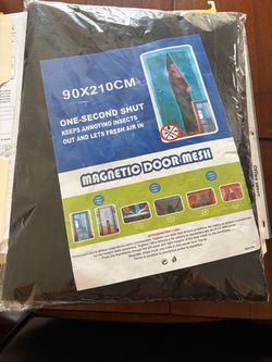 Magnetic door mesh