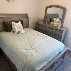 Queen Bedroom Set
