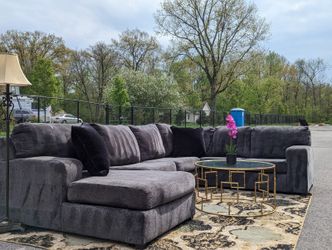 🖤🚚 Huge Charcoal ashley U Shaped Sectional! Ready for Pick Up