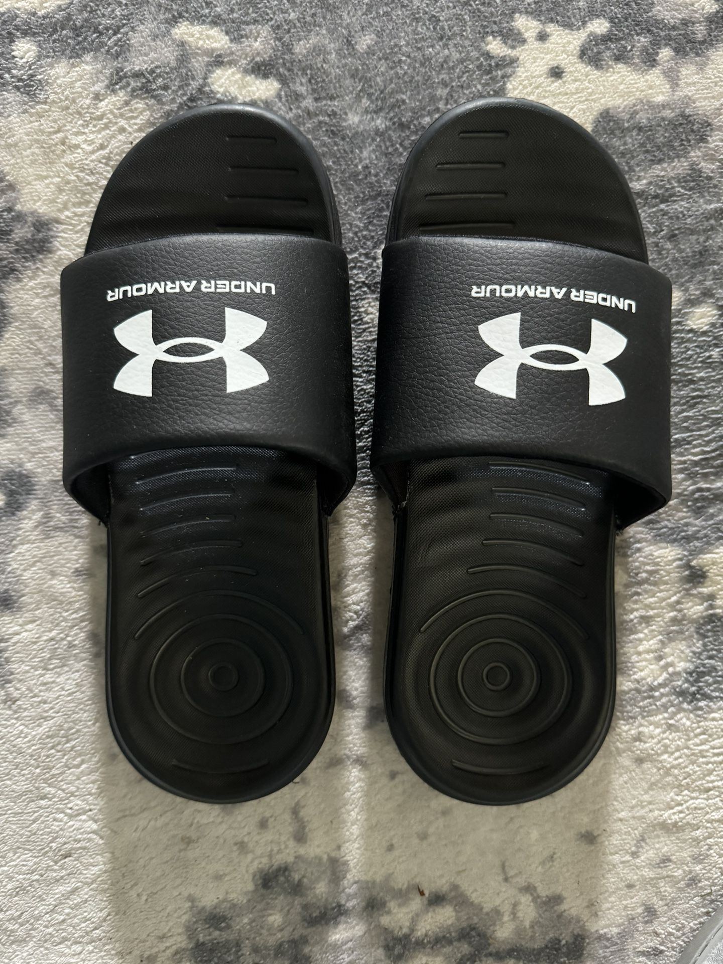 Like New. Youth Kids Size 3Y Under Armour Sandals