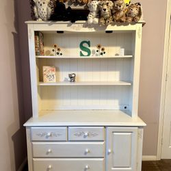 Hutch Combo Dresser/Changing Table Antique White/Ivory for Sale in  Temecula, CA - OfferUp