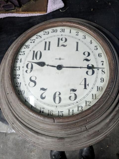 Howard Miller Cook Co. (Model # 612-415) Wall Clock