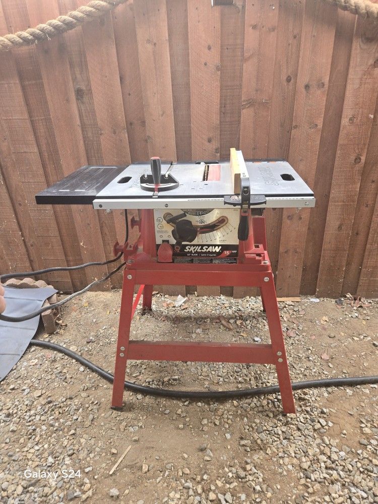 Skilsaw 10” Table Saw W/ Spare Blade 