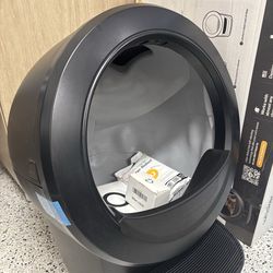 Brand New Never used - WHISKER Litter-Robot 4 Automatic Self-Cleaning Cat Litter Box with Step, Black