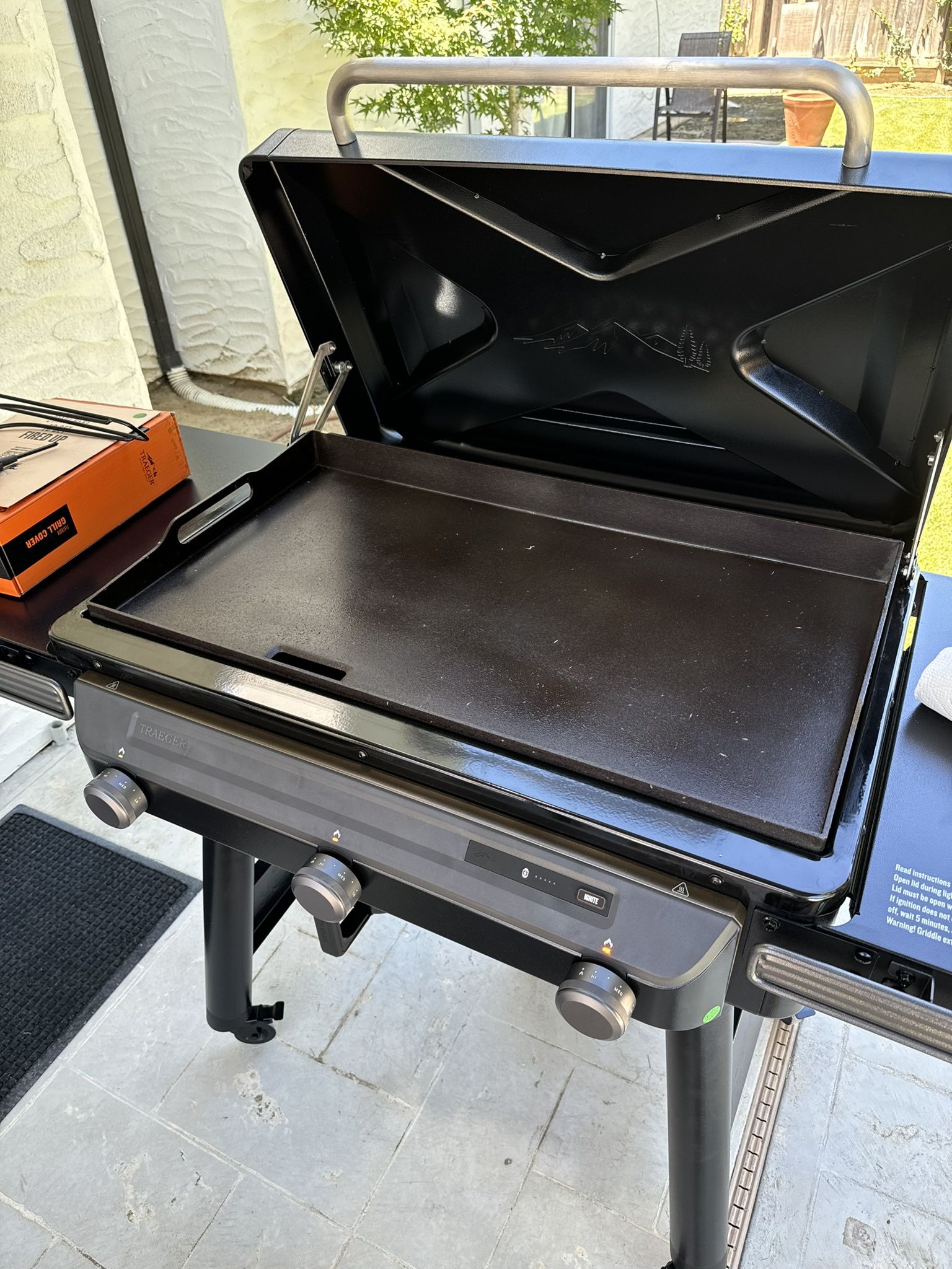 Traeger Flatrock (w/ cover)