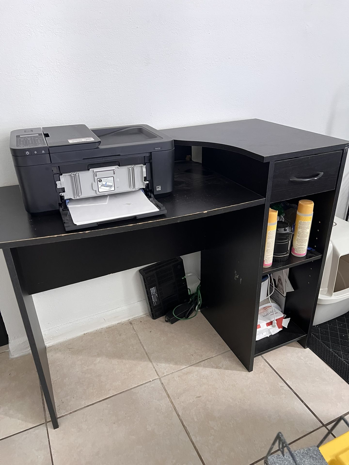 Black Desk