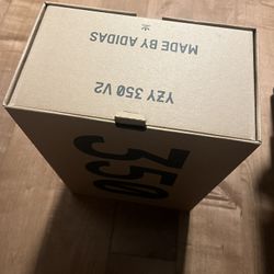 Yeezy Boost 350 v2 Size 9 Beluga