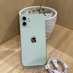 Valentines Day Special!!! iPhone 12 64 Gb Color Green Unlocked For Any Carrier/iPhone 12 Color Verde Liberado Para Cualquier Compañía 
