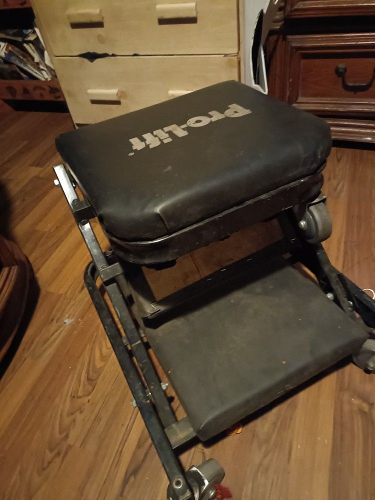 Foldable Stool For Workin On Cars