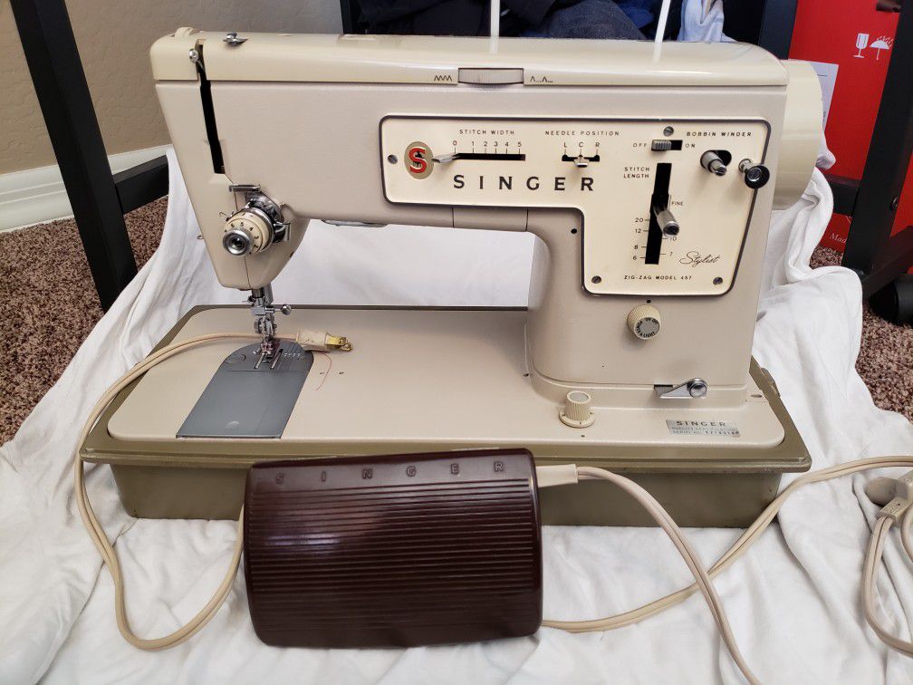 Singer sewing machine model 457 Zig-Zag