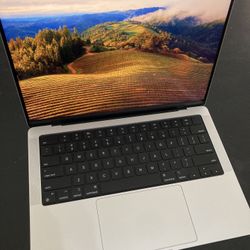 MacBook Pro M2 14”