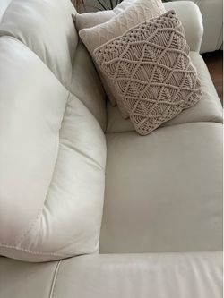 White Leather Power Reclining Loveseat . Great condition, selling to move
