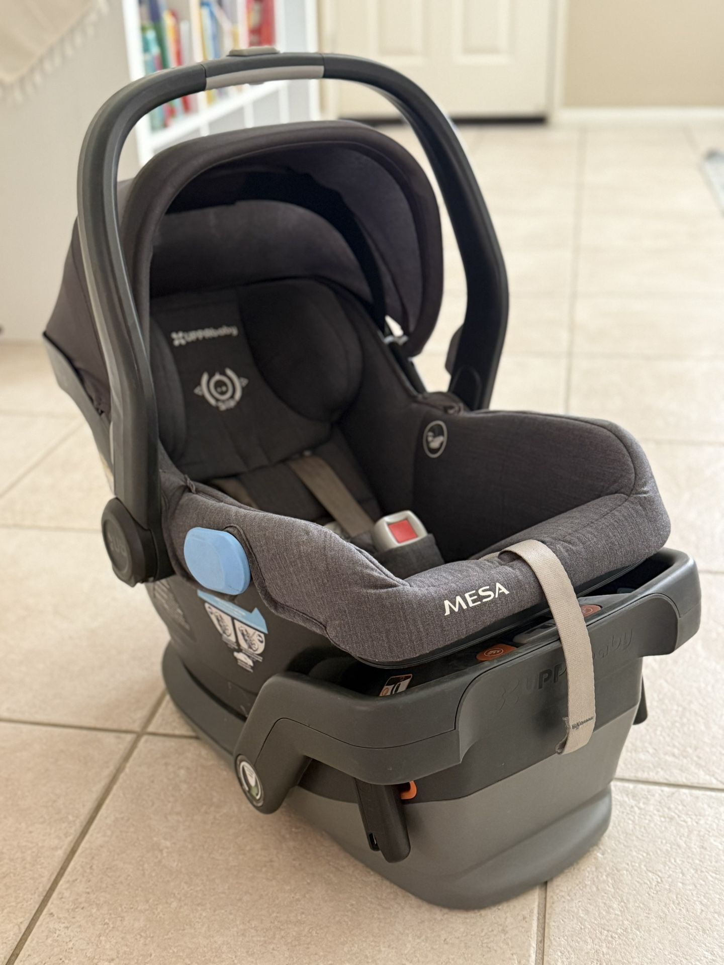 Uppababy Mesa Car seat And base
