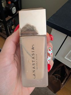 Almost full. Anastasia Beverly hills light nude foundation