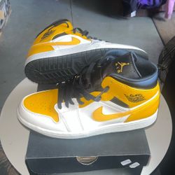 Jordan 1 Mid University Gold Like New 