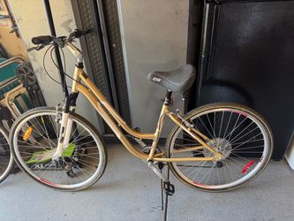 Gold Step-Through City Comfort Bike