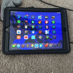 IPAD 9th Gen good condition 
