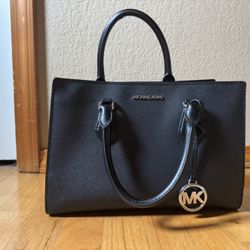 Micheal Kors Purse And Wallet 