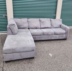 Ashley Furniture Gray 2pc L-Shape Sectional Sofa with Chaise