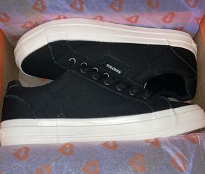 New In box Rocket Dog Jumpin Canvas Sneaker Women’s Size 11