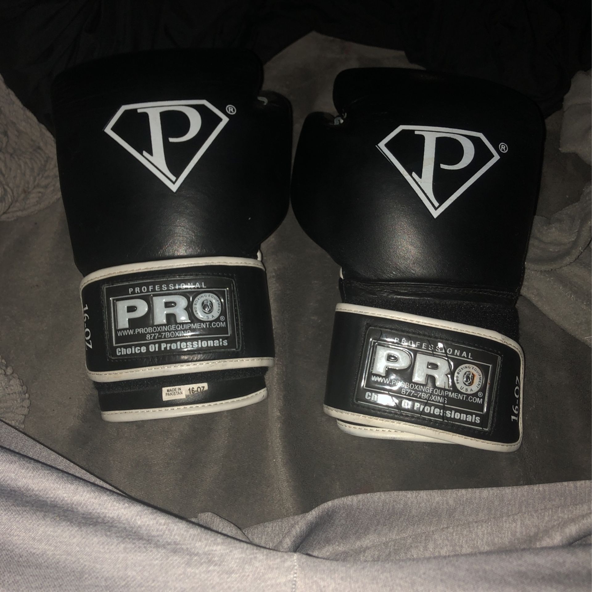 Pro boxing gloves for Sale in Fontana, CA OfferUp