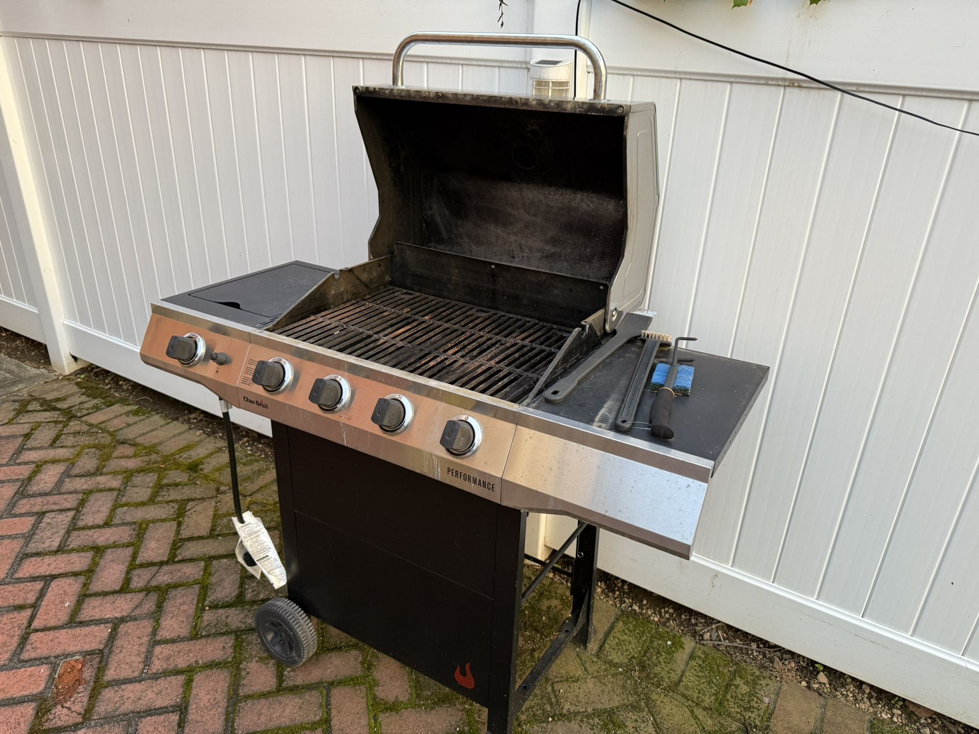 Chat-Broil 5 Burner