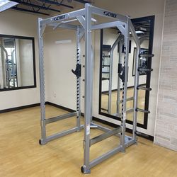 Like New Precor Commercial Gym Olympic Power Rack/ Squat Rack- Weight Plate Pegs, Pull up 