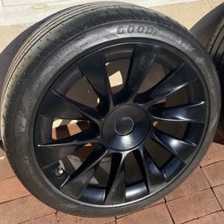 Tesla Model Y 20” Wheel