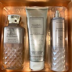 ~BATH & BODY WORKS Snowflakes & Cashmere GIFT PACK $30
