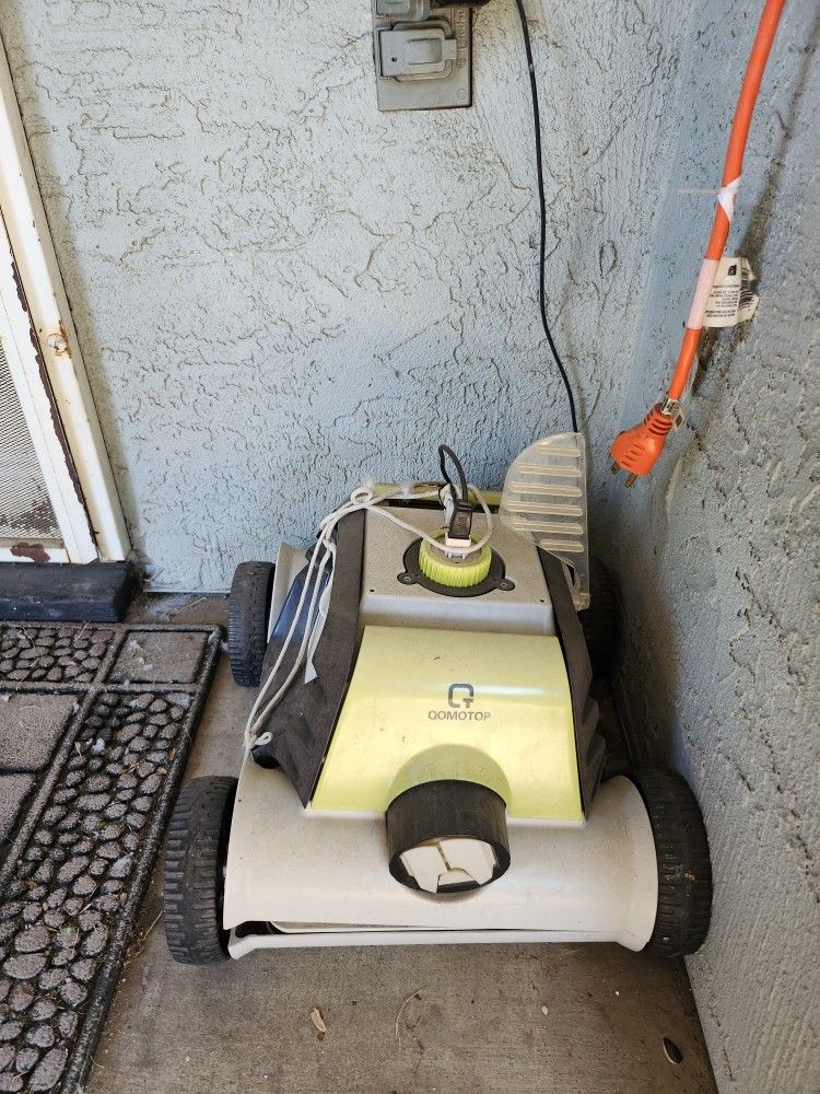 TQOMOTOP ROBOT POOL CLEANER