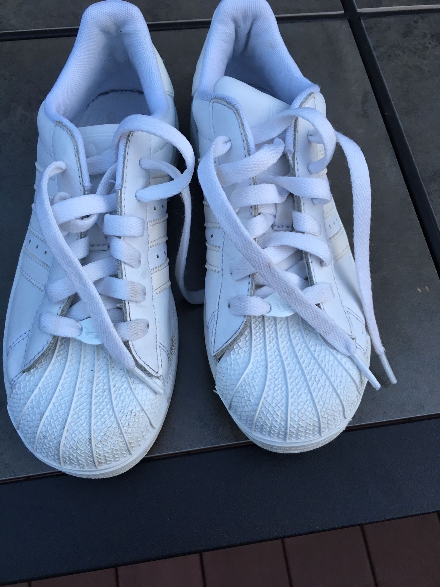 Adidas superstar kid size 2 1/2