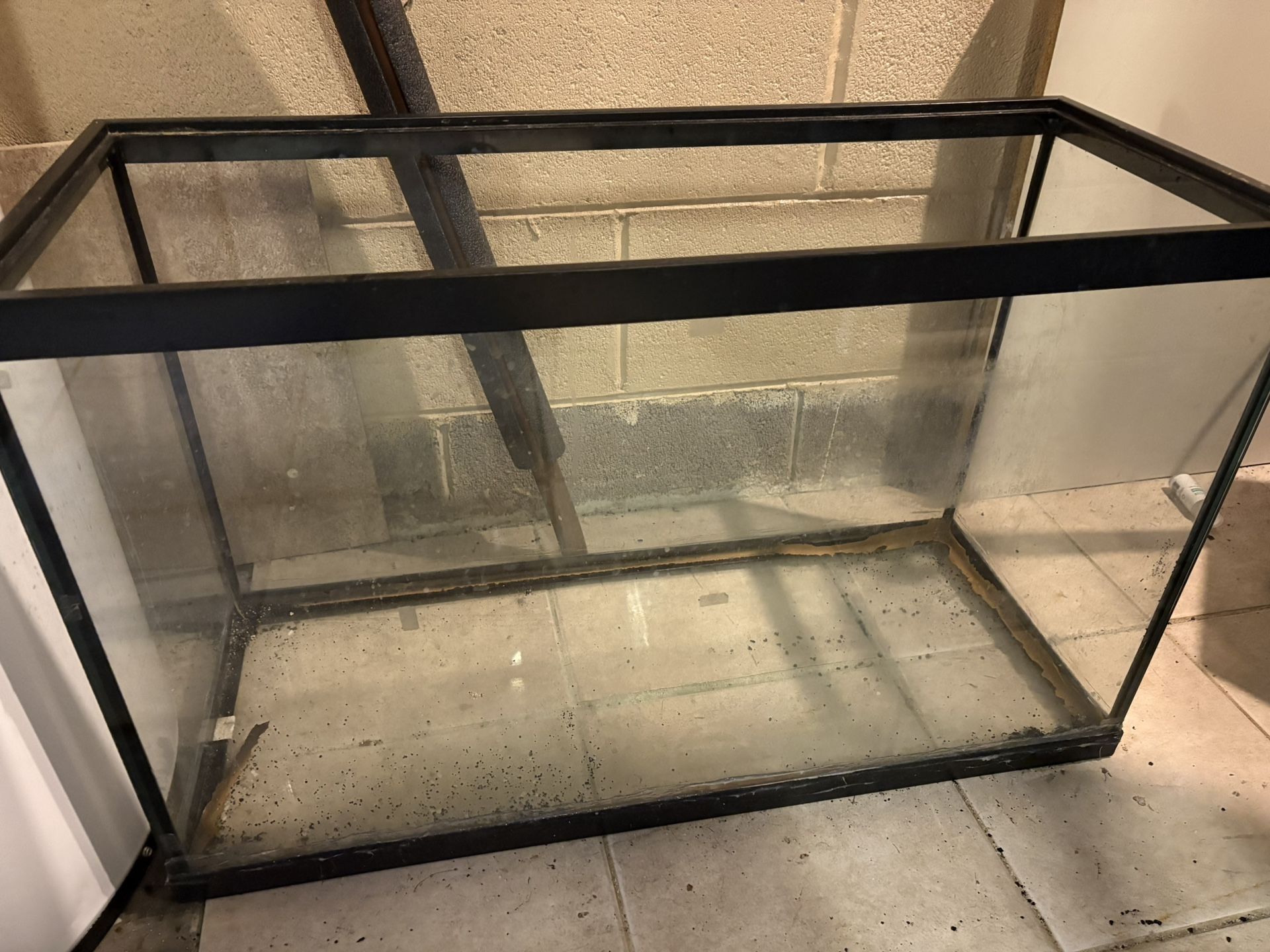 30 Gallons Tank For Reptile *leaks 