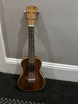 Acoustic Ukulele with Figured Wood Headstock