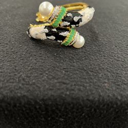 Elegant Gold And Black Pearl Bracelet 