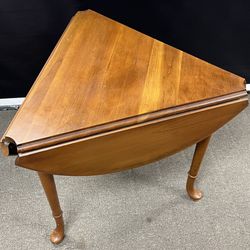 Statton Furniture Centennial Cherry Triangle Drop Leaf Side Table. Queen Anne Trifold Drop Leaf