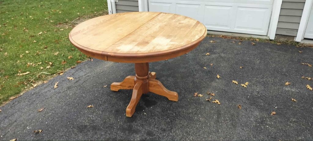 Round kitchen table with extension pieces (not shown in picture)